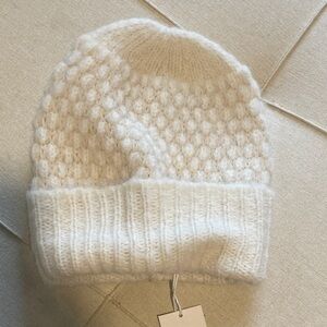 Laude the Label Chic Cream Knit Women's Hat
